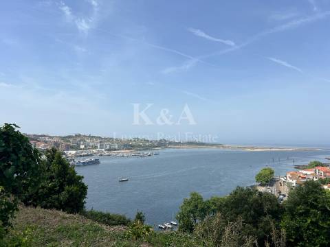 Terreno com vistas inalteraveis sobre o rio Douro