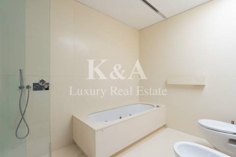 Apartamento T3 em primeira linha de mar na Foz.