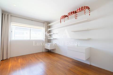 Apartamento T3 em primeira linha de mar na Foz.