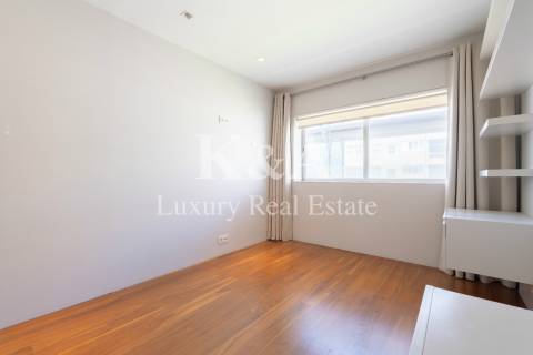 Apartamento T3 em primeira linha de mar na Foz.