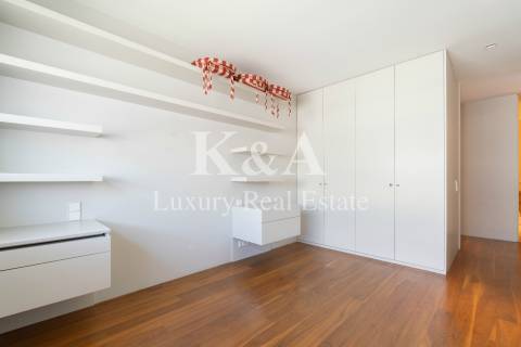 Apartamento T3 em primeira linha de mar na Foz.