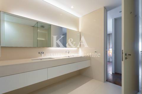 Apartamento T3 em primeira linha de mar na Foz.