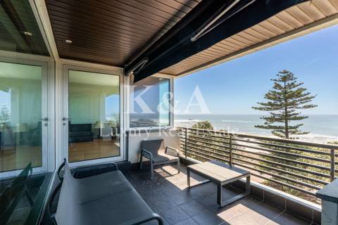 Apartamento T3 em primeira linha de mar na Foz.