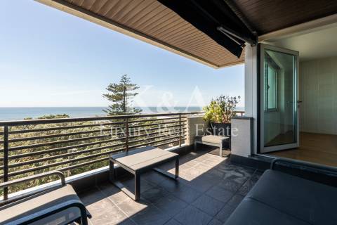 Apartamento T3 em primeira linha de mar na Foz.