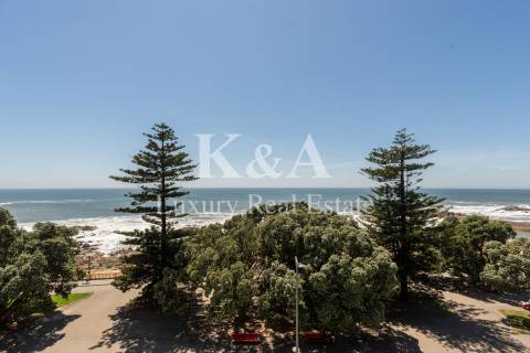 Apartamento T3 em primeira linha de mar na Foz.