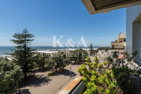Apartamento T3 em primeira linha de mar na Foz.