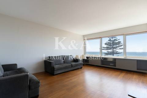 Apartamento T3 em primeira linha de mar na Foz.