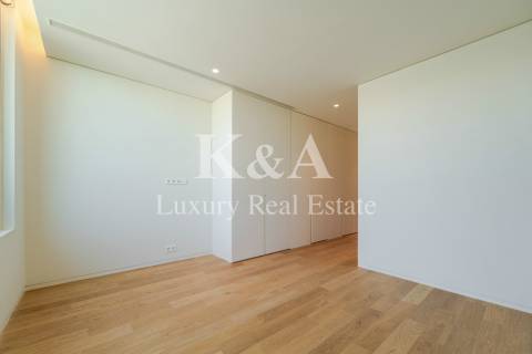 Apartamento Penthouse T4 com terraço e piscina na Foz