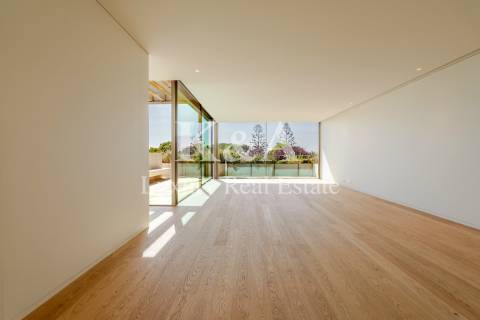 Apartamento Penthouse T4 com terraço e piscina na Foz