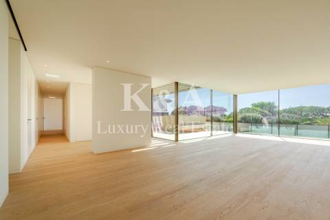 Apartamento Penthouse T4 com terraço e piscina na Foz