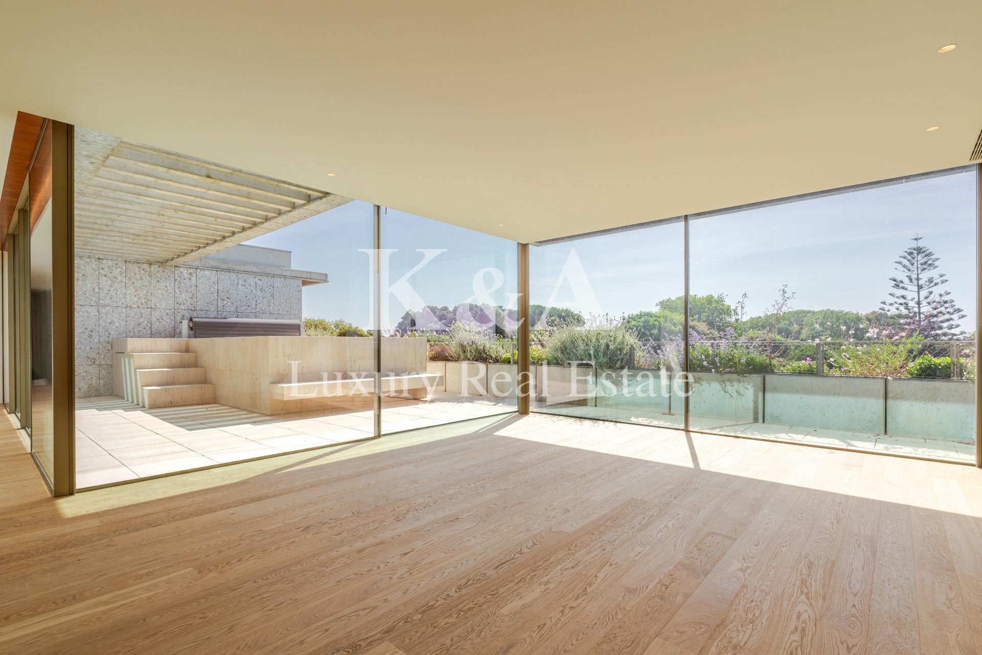 Apartamento Penthouse T4 com terraço e piscina na Foz