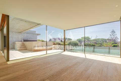 Apartamento Penthouse T4 com terraço e piscina na Foz