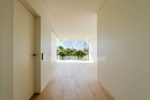 Apartamento Penthouse T4 com terraço e piscina na Foz
