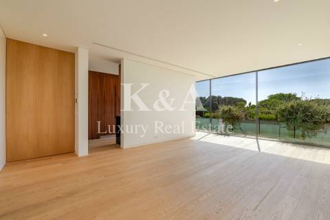 Apartamento Penthouse T4 com terraço e piscina na Foz