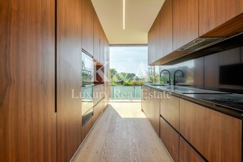 Apartamento Penthouse T4 com terraço e piscina na Foz