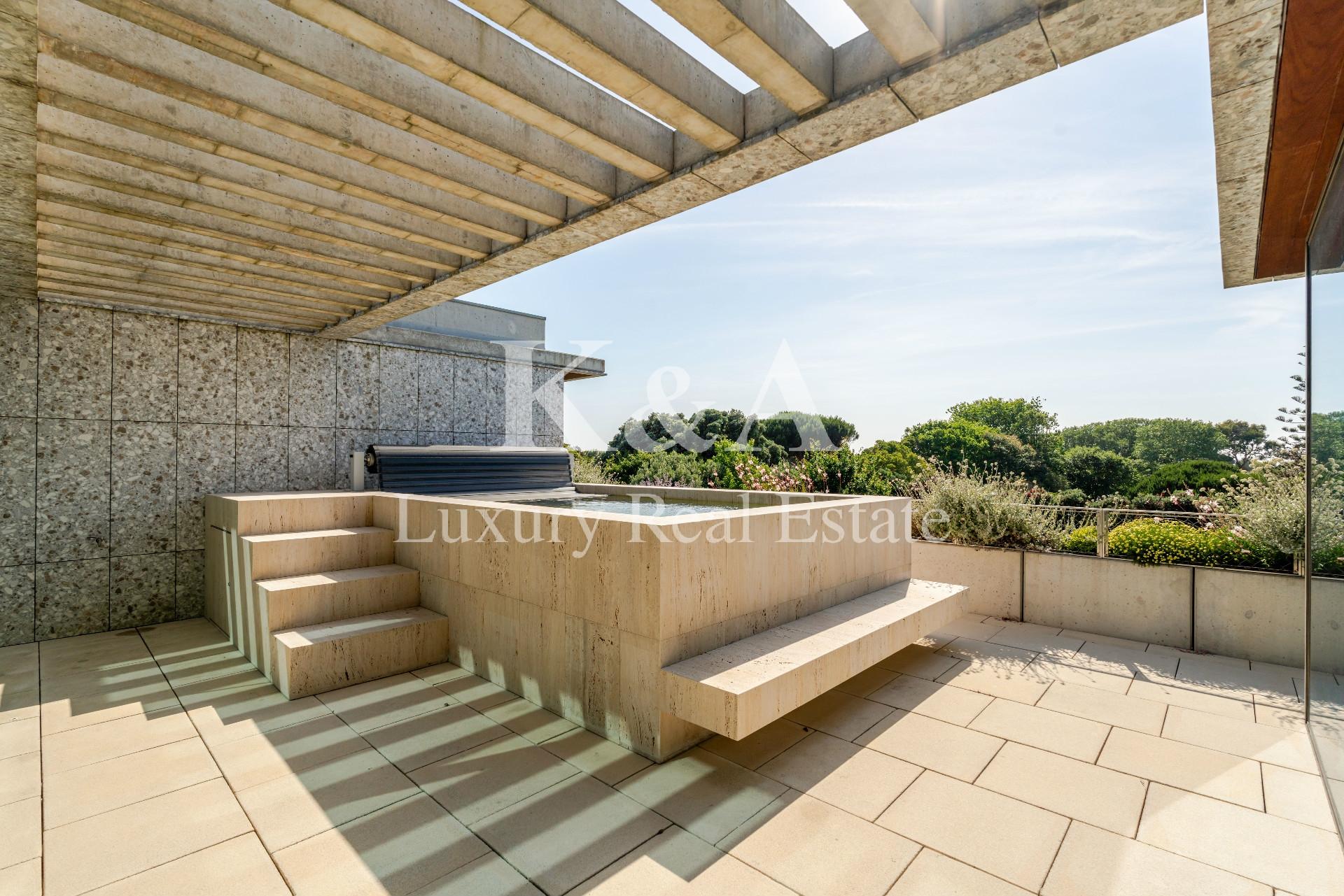 Apartamento Penthouse T4 com terraço e piscina na Foz