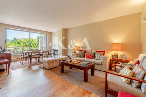 Apartamento T3 com localização privilegiada, na Foz.