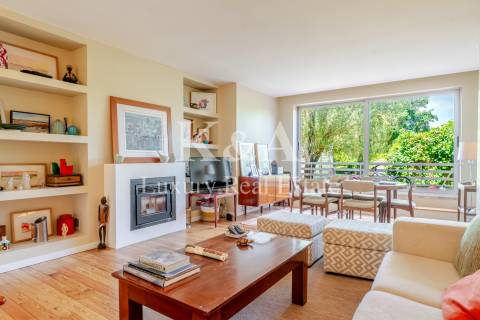 Apartamento T3 com localização privilegiada, na Foz.