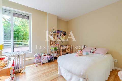 Apartamento T3 com localização privilegiada, na Foz.