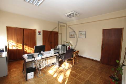 Armazém  Venda em Antas e Abade de Vermoim,Vila Nova de Famalicão