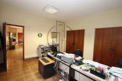 Armazém  Venda em Antas e Abade de Vermoim,Vila Nova de Famalicão