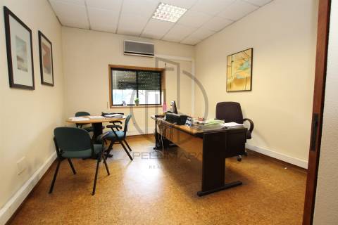 Armazém  Venda em Antas e Abade de Vermoim,Vila Nova de Famalicão