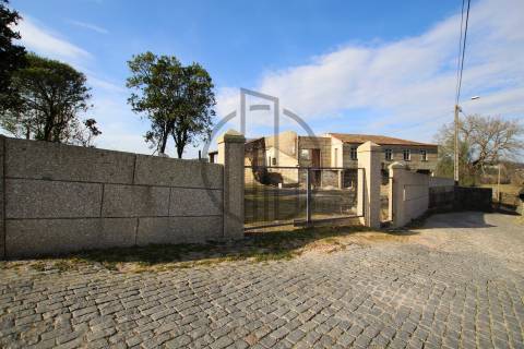 Moradia T3 Venda em Arnoso (Santa Maria e Santa Eulália) e Sezures,Vila Nova de Famalicão