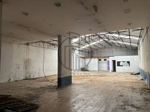 Armazém  Arrendamento em Vila Nova de Famalicão e Calendário,Vila Nova de Famalicão