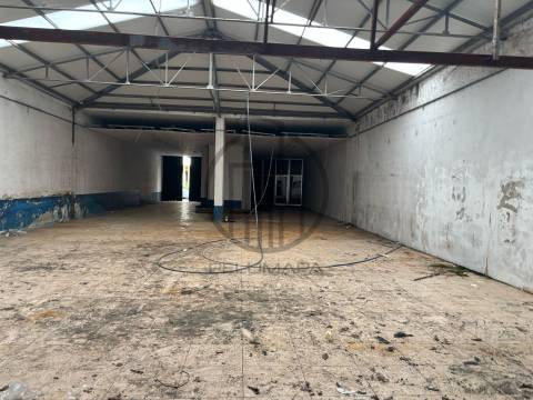 Armazém  Arrendamento em Vila Nova de Famalicão e Calendário,Vila Nova de Famalicão