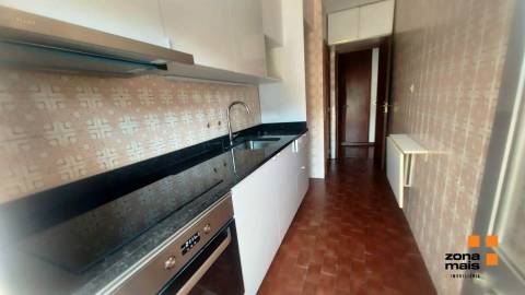 Apartamento T1+1 Arrendamento em Ramalde,Porto
