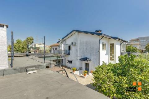 Moradia Isolada T5 Venda em Nogueira e Silva Escura,Maia