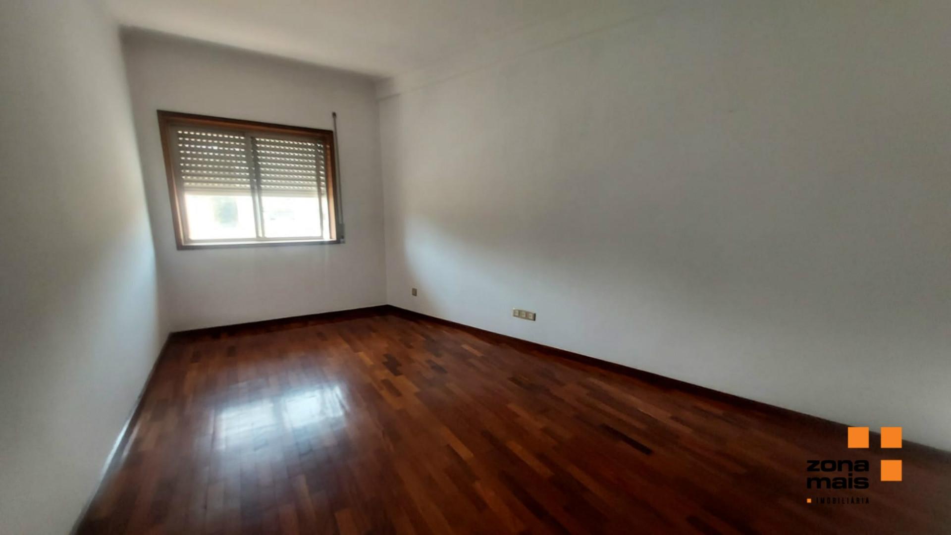 Apartamento T1+1 Arrendamento em Ramalde,Porto