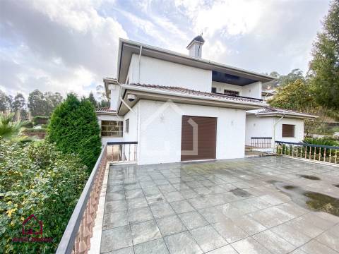 Moradia T5 a 15 min. do Porto!