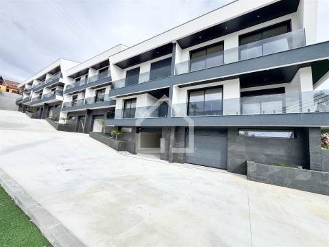 Moradia T4 NOVA | centro de Canedo!