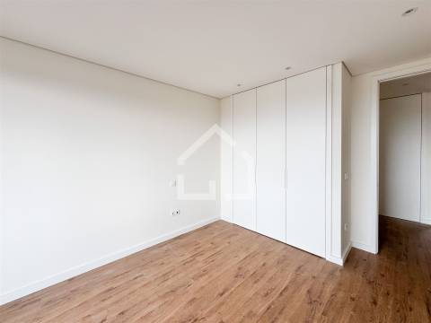 Moradia T4 NOVA | centro de Canedo!