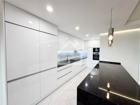 Moradia T4 NOVA | centro de Canedo!