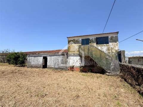 Moradia T2 para REABILITAR - Gondezende