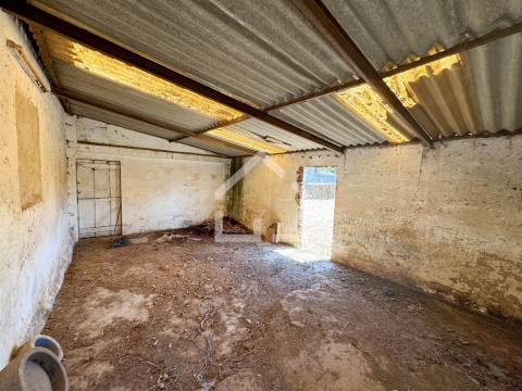 Moradia T2 para REABILITAR - Gondezende