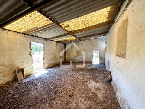 Moradia T2 para REABILITAR - Gondezende