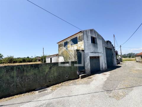 Moradia T2 para REABILITAR - Gondezende