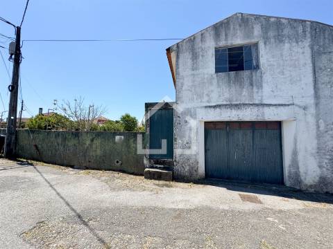 Moradia T2 para REABILITAR - Gondezende