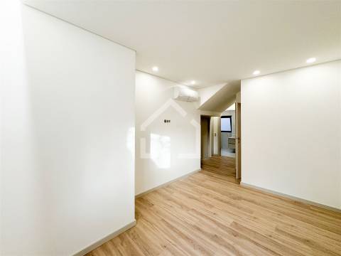 Andar Moradia no centro de Espinho!