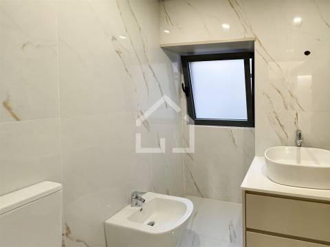 Andar Moradia no centro de Espinho!