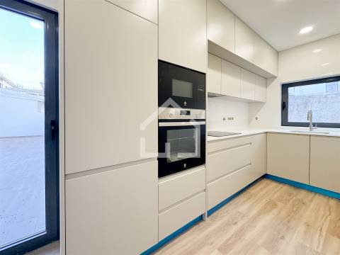 Andar Moradia no centro de Espinho!