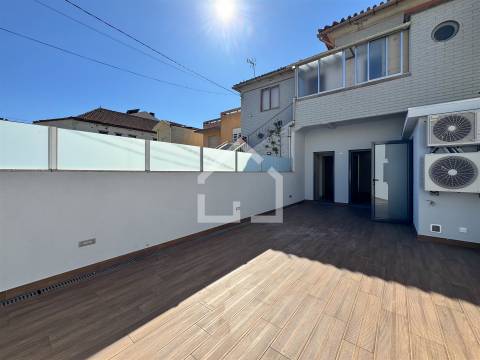 Andar Moradia no centro de Espinho!