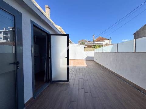 Andar Moradia no centro de Espinho!