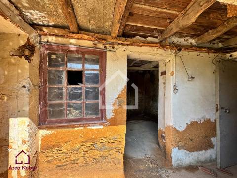 Moradias Centenárias em Cortegaça!