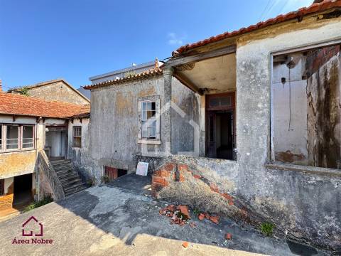 Moradias Centenárias em Cortegaça!