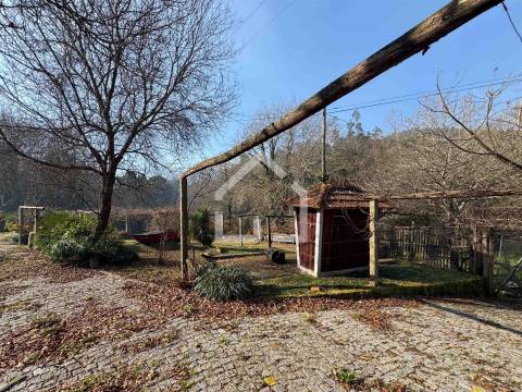 Quinta junto ao Rio Caima em Palmaz