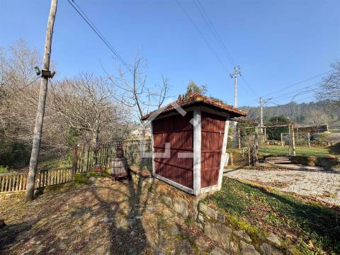 Quinta junto ao Rio Caima em Palmaz